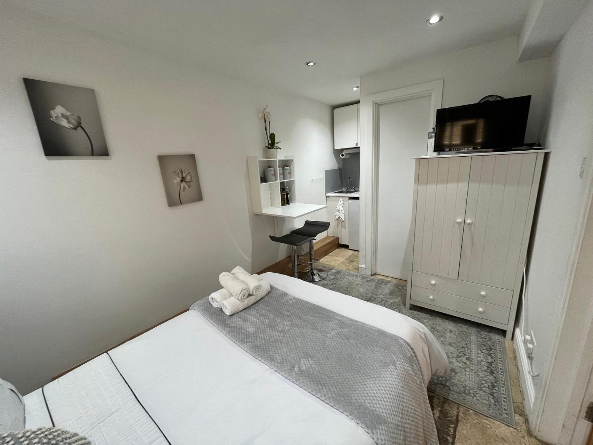 Stunning Angel Studio *