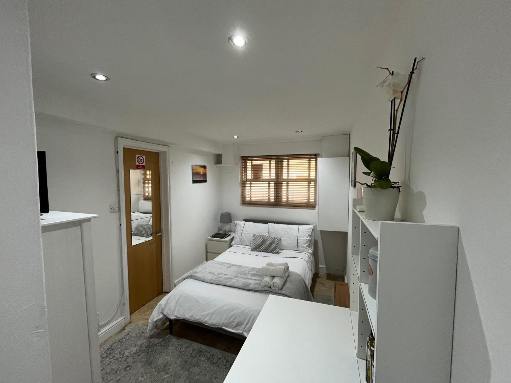 Stunning Angel Studio * London